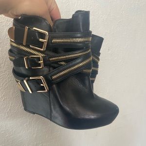 BCBG MaxAria zipper wedges